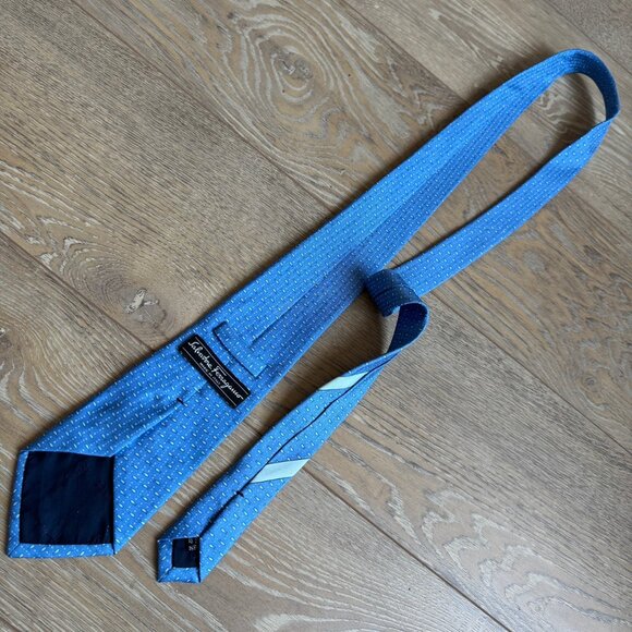 Salvatore Ferragamo Genuine Blue Fish Fishing Luxury Mens 100% Silk Tie Necktie - Picture 12 of 15